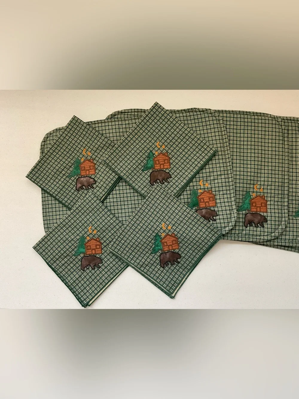 Green Plaid Cabin & Bear 4 Placemats and 4 Napkins. Matching Set